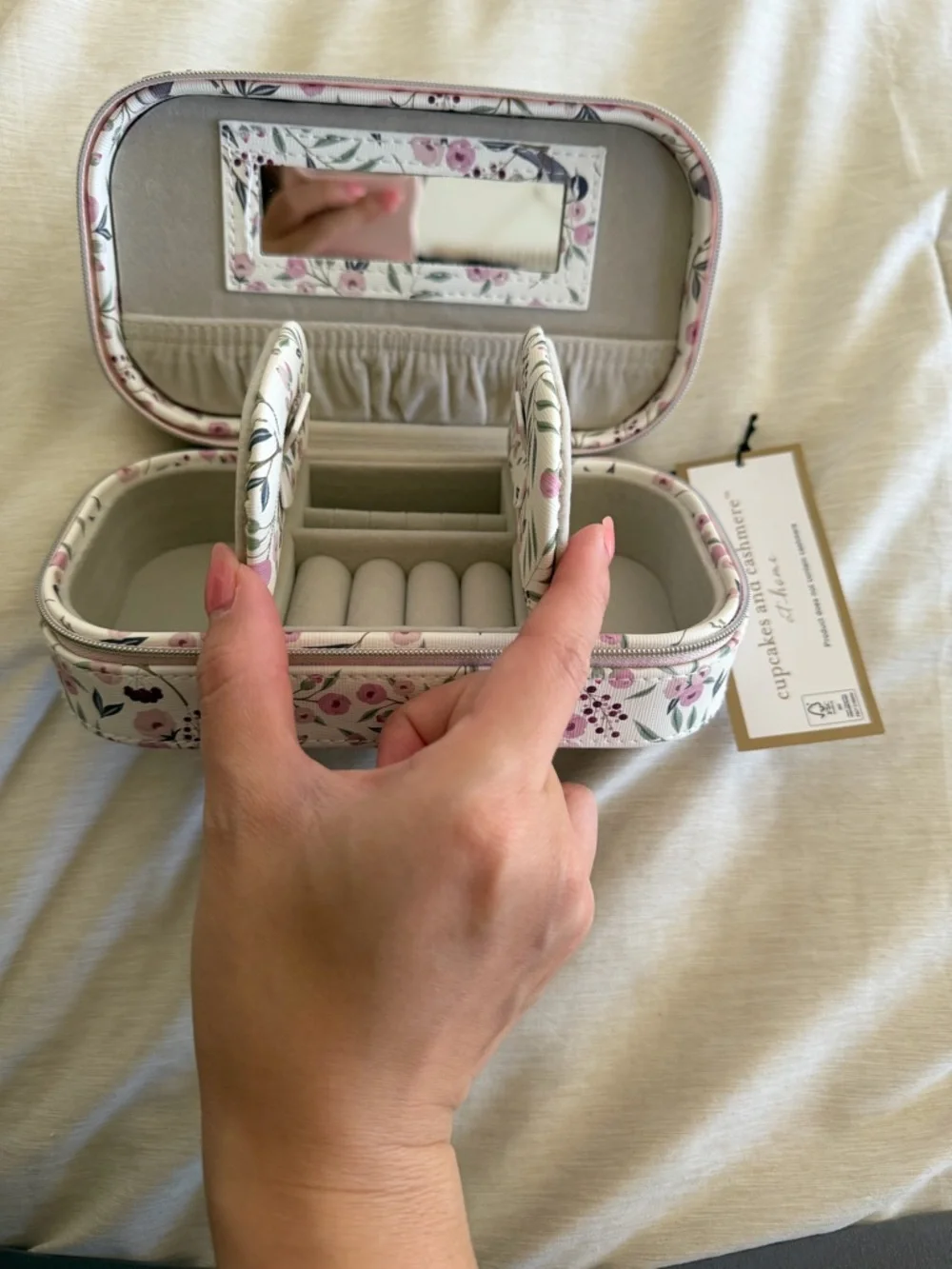 NEW cupcakes & cashmere Floral Jewelry Case